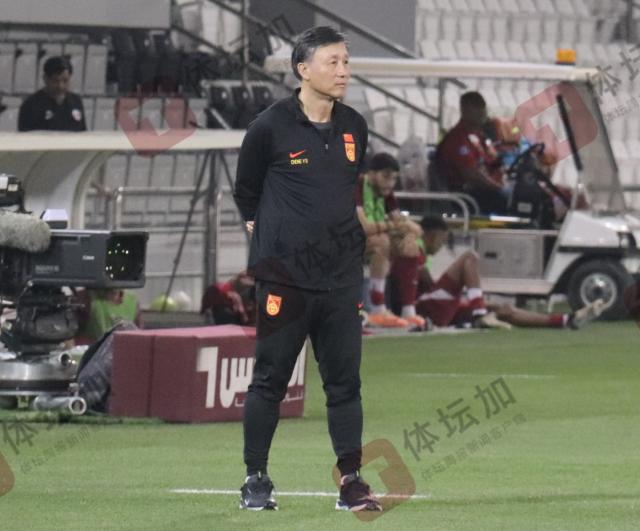 成耀东：每场热身轮换阵容 让队员适应比赛的节奏