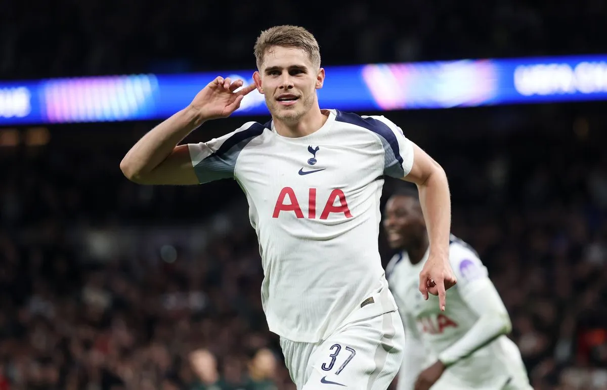 开云体育下载-回声报列利物浦接下可能中卫引援目标：范德芬，施洛特贝克